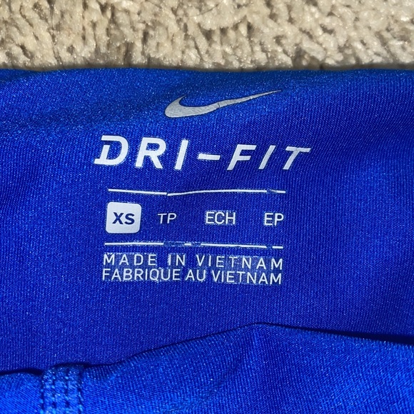 Women’s Nike Shorts w/built in Spandex - Picture 4 of 5